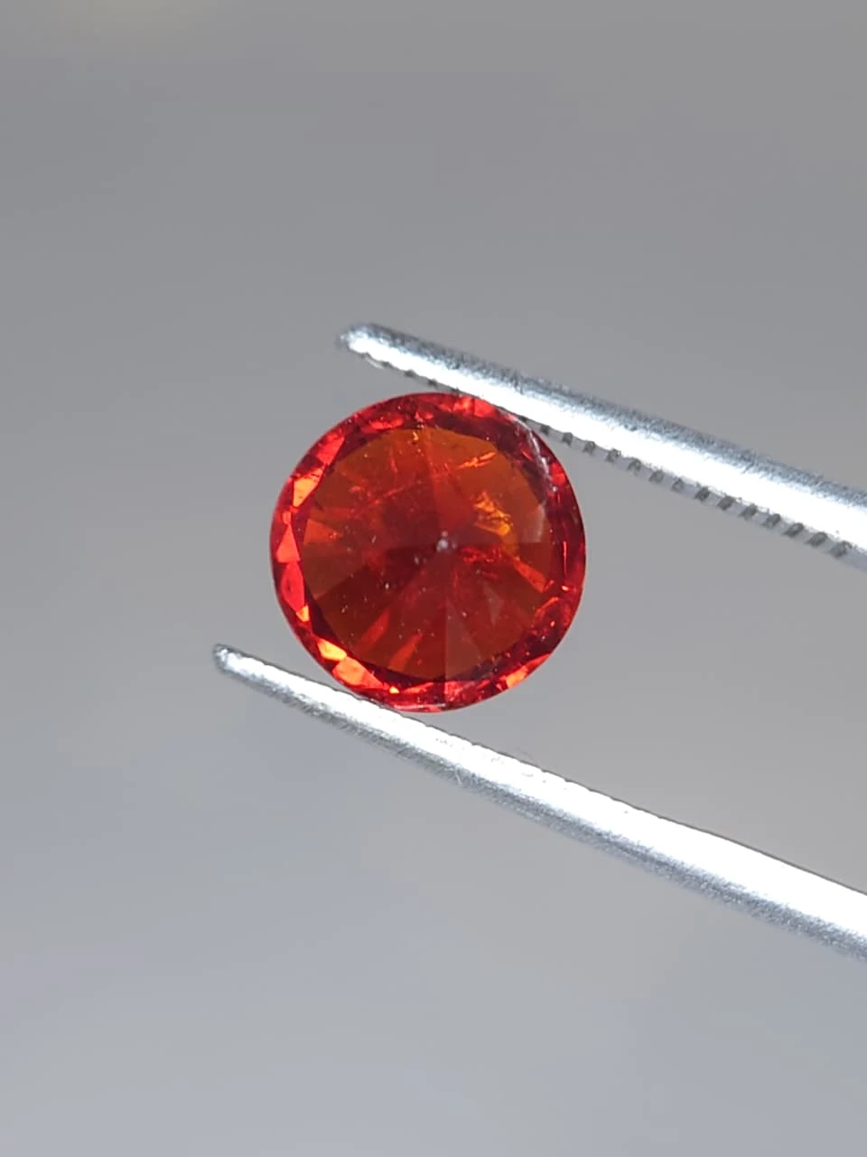 2.6ct Round Brilliant Faceted Malaya Garnet from Tanzania — view 5
